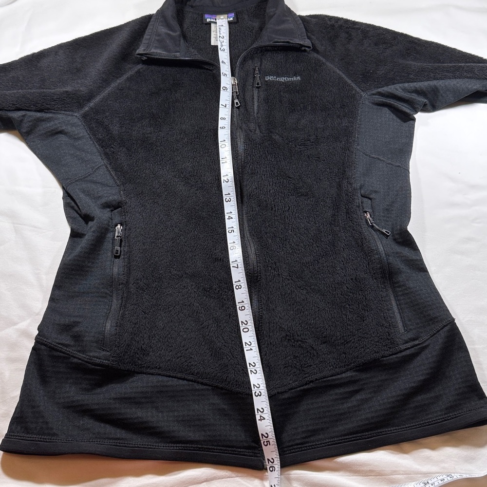 Patagonia Women's Black Fleece Teddy Jacket - Picture 6 of 8